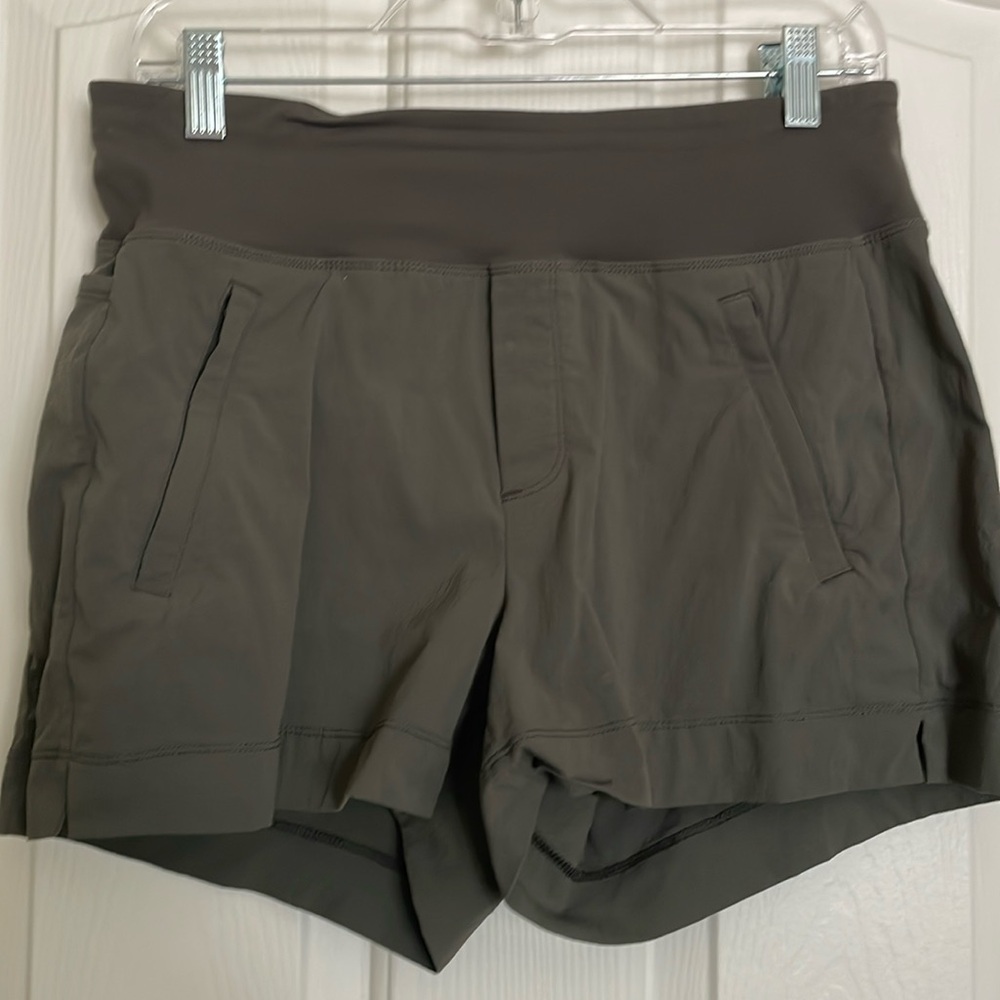 Athleta moss colored shorts